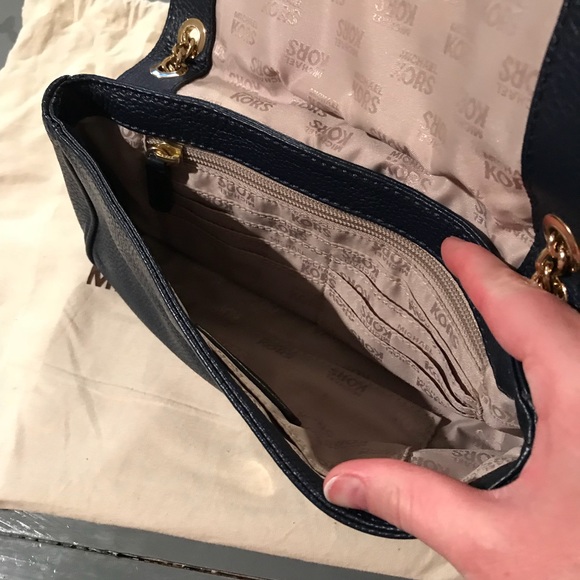 Michael Kors small purse - Picture 6 of 7